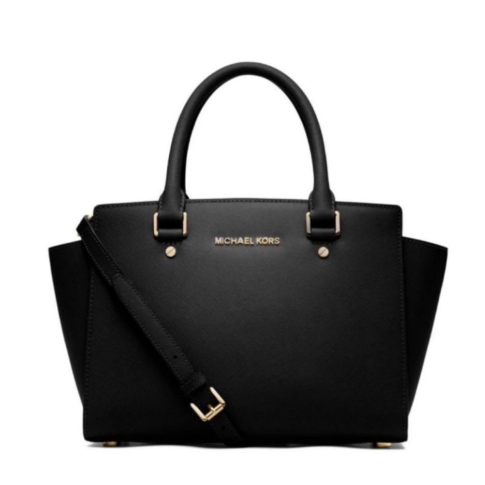 Michael Kors Selma bag in black with crossbody strap.Oldie from MK